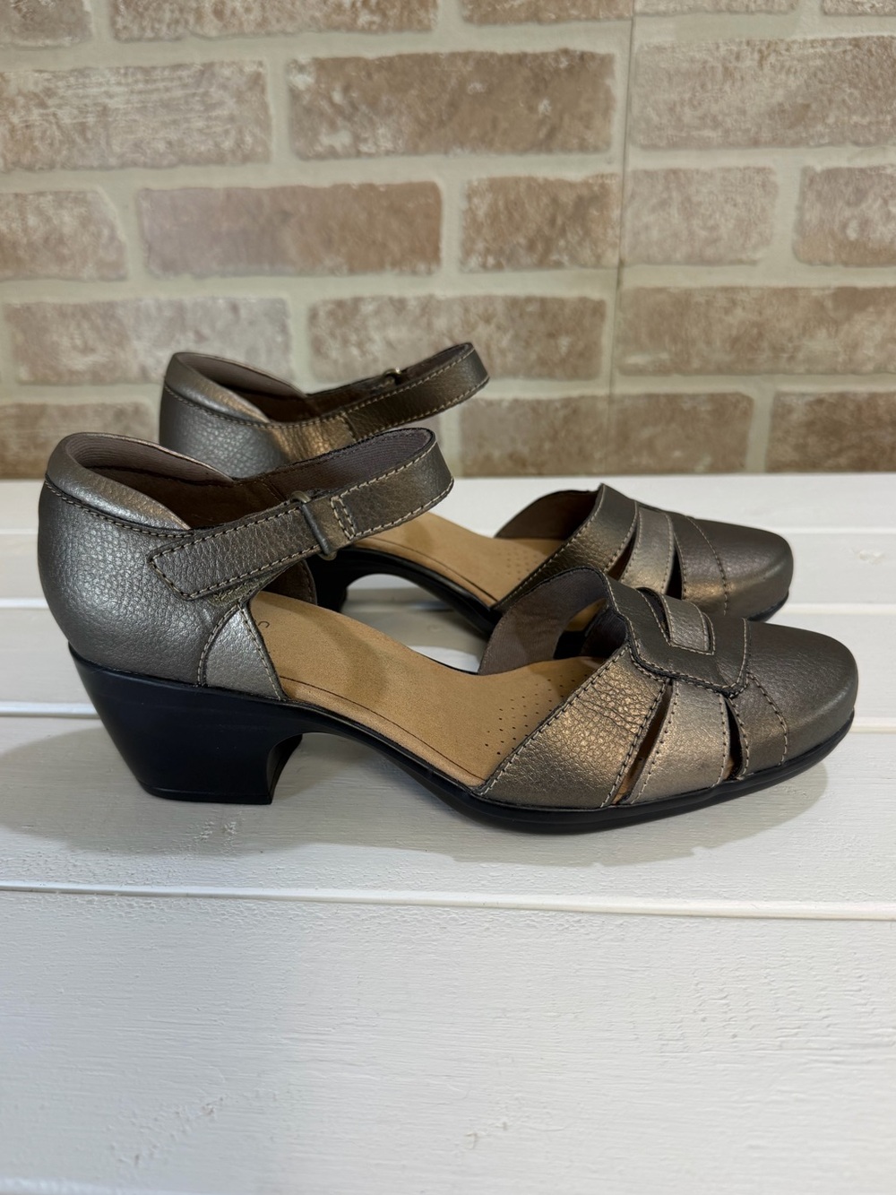 Clarks Collection Metallic Pewter Leather Mary Jane Comfort Heels Women 7 Wide